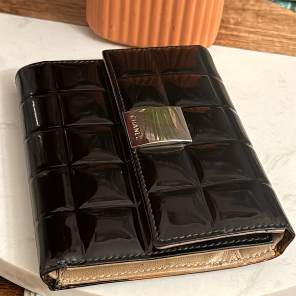 Authentic CHANNEL Bifold wallet..Nice pice In good condition a stunning - Picture 12 of 15